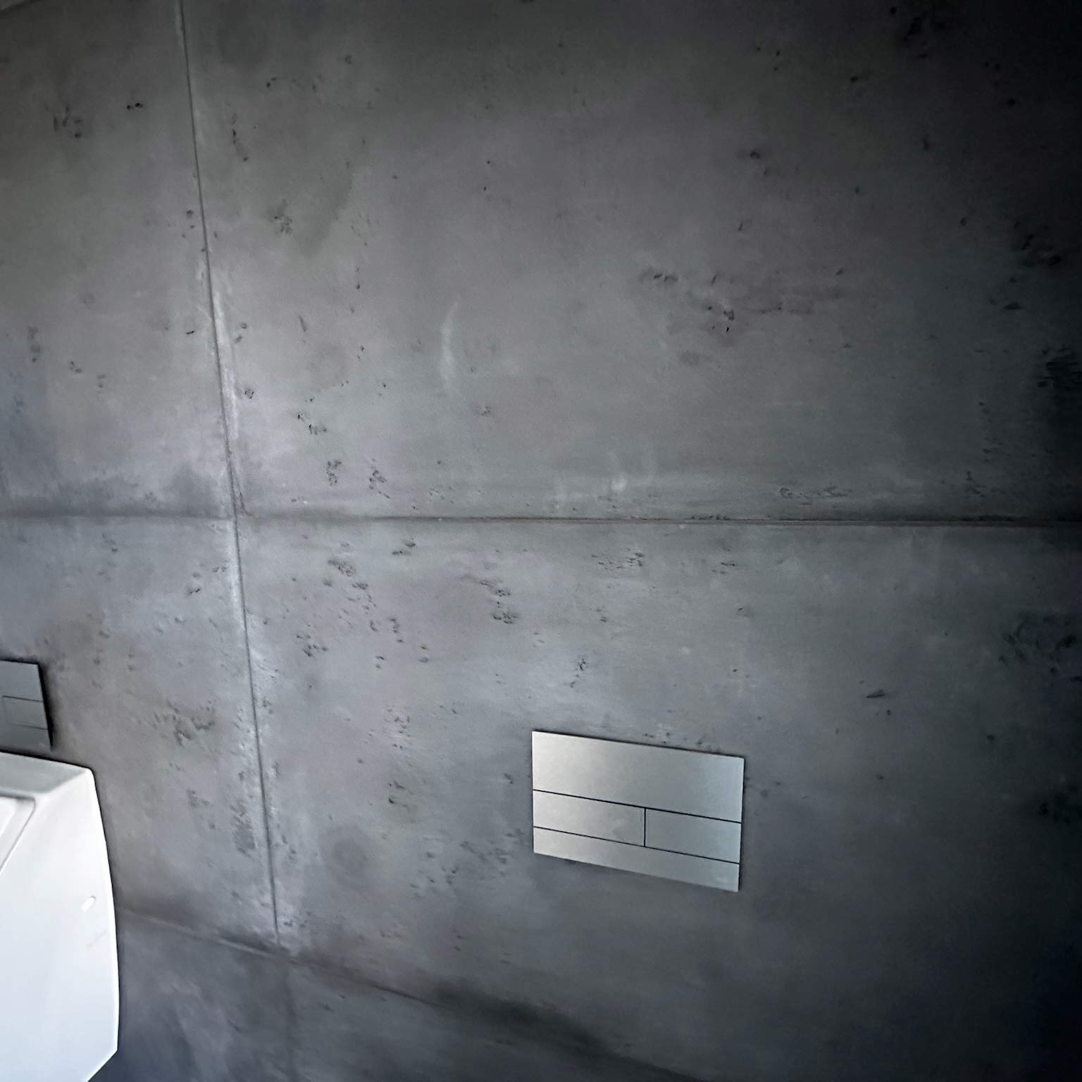 Verspachtelte Wand im Bad